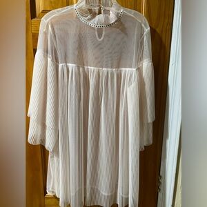 Victoria’s Secret cream top